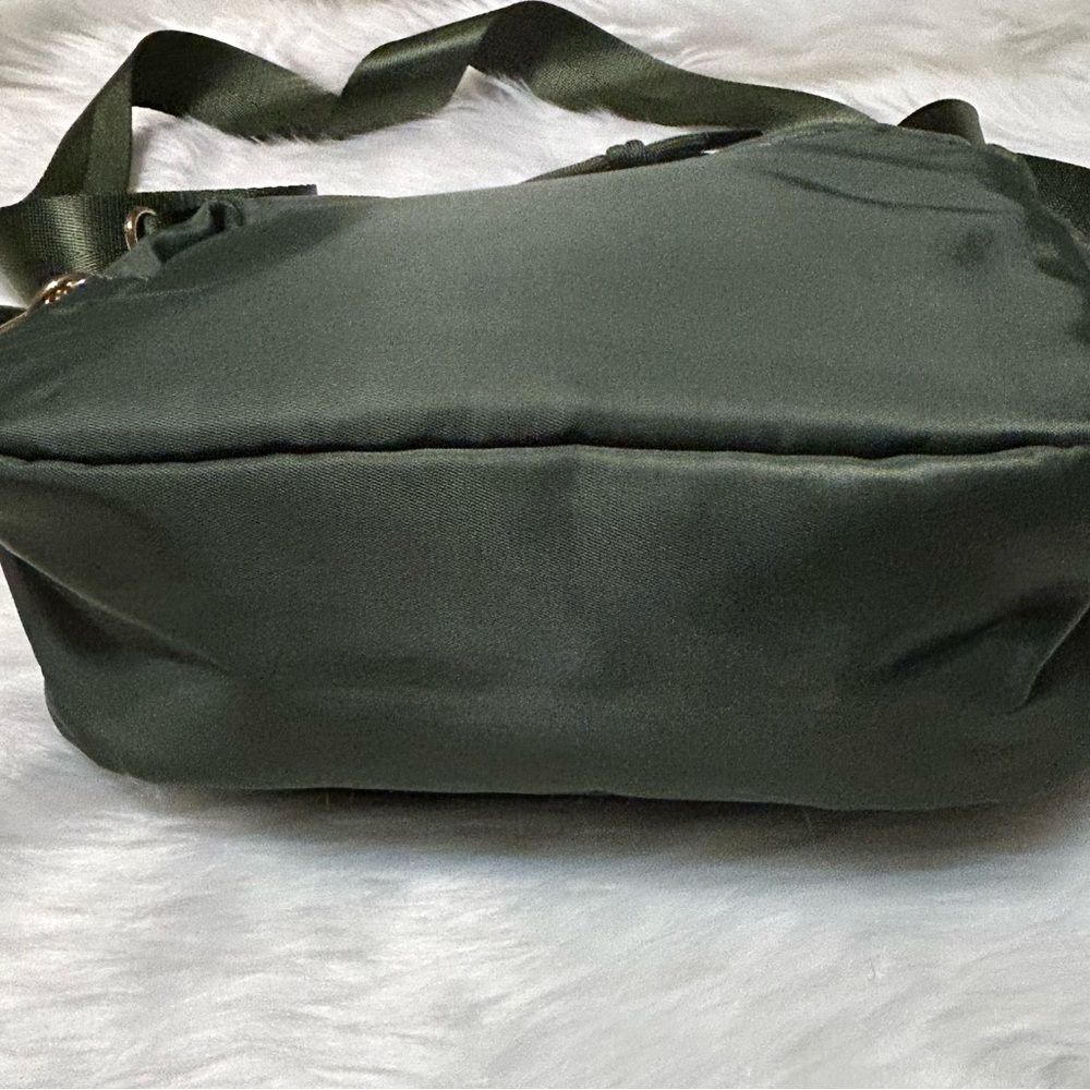 BearPaw Olive Crossbody Bag - Picture 3 of 10